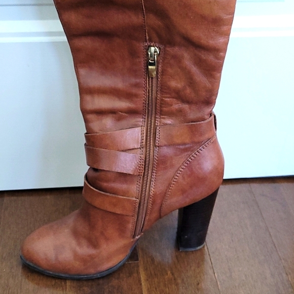 Boots - Picture 3 of 5